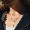 ELENYS Cross Pavé  pozlacený náhrdelník 18K žluté zlato